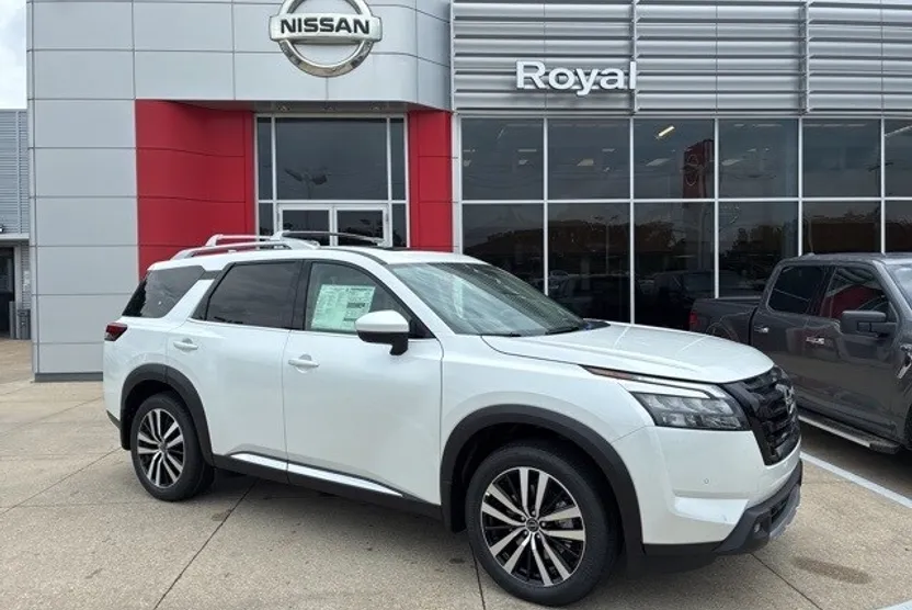 2025 Nissan Pathfinder Platinum photo 1