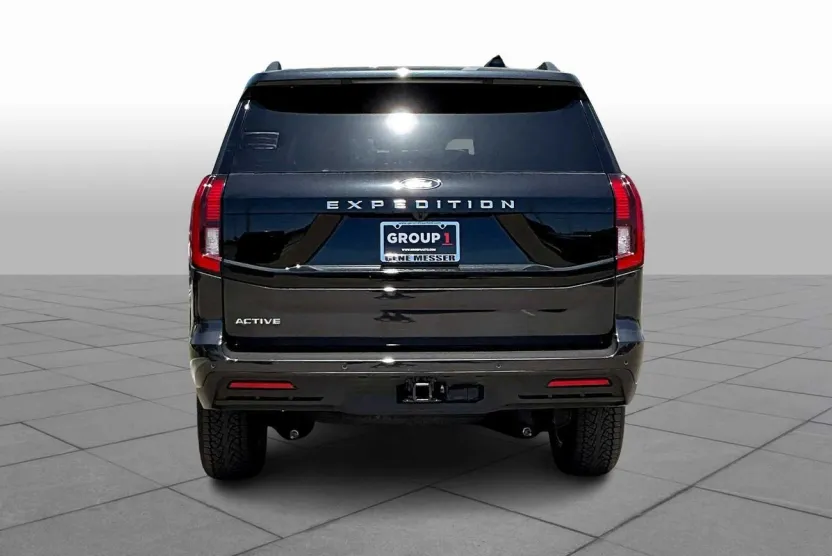 2025 Ford Expedition photo 1