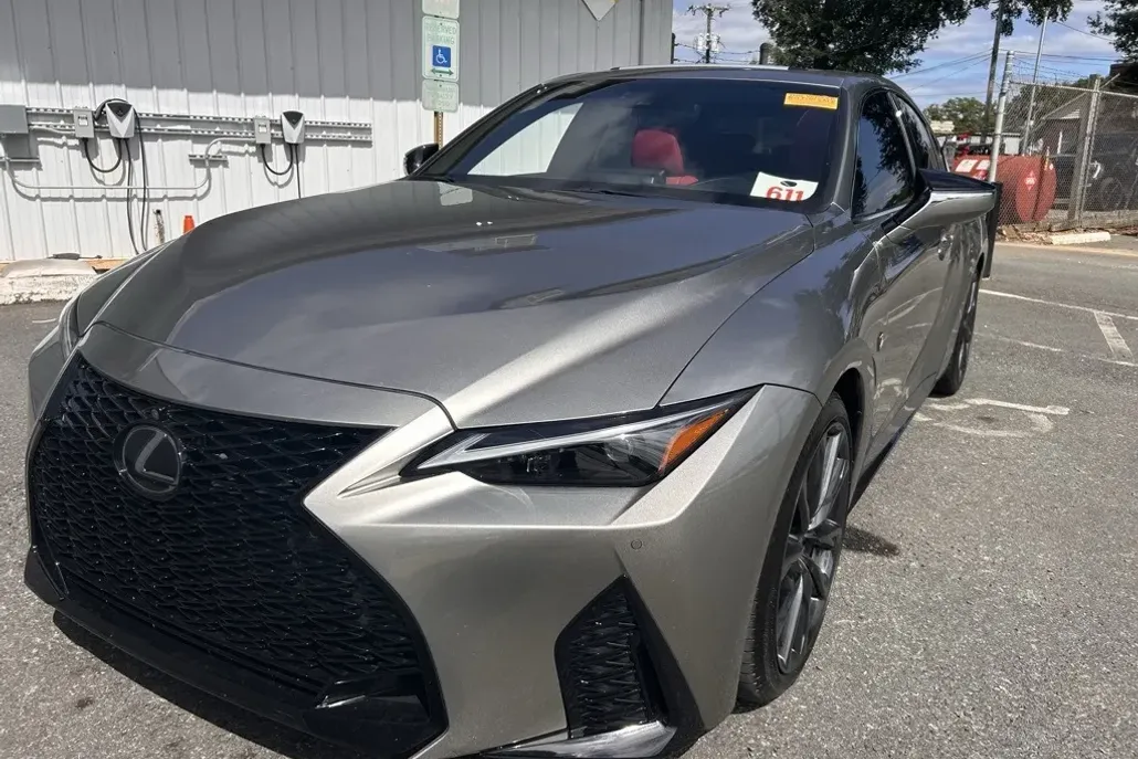 2023 Lexus IS 350 F SPORT photo 1