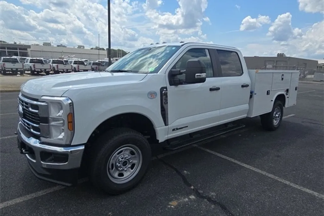 2025 Ford F-350 XL photo 1