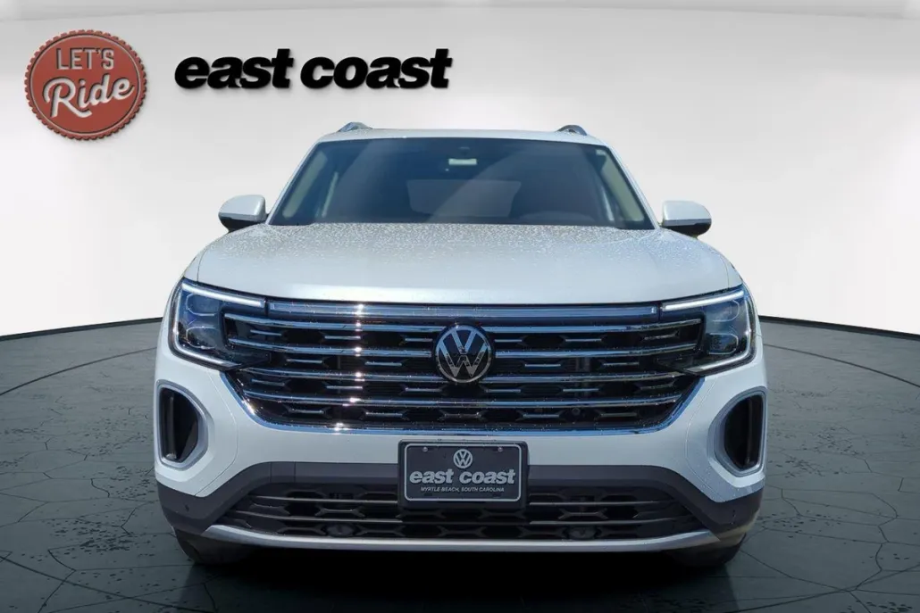 2025 Volkswagen Atlas SEL photo 1