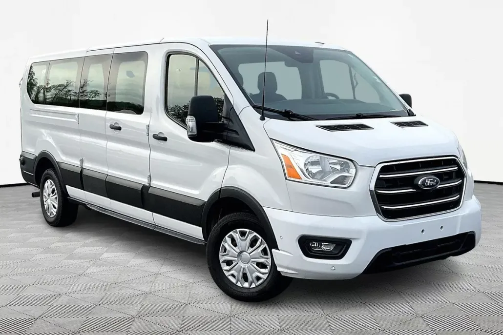 2020 Ford Transit Passenger XLT photo 1