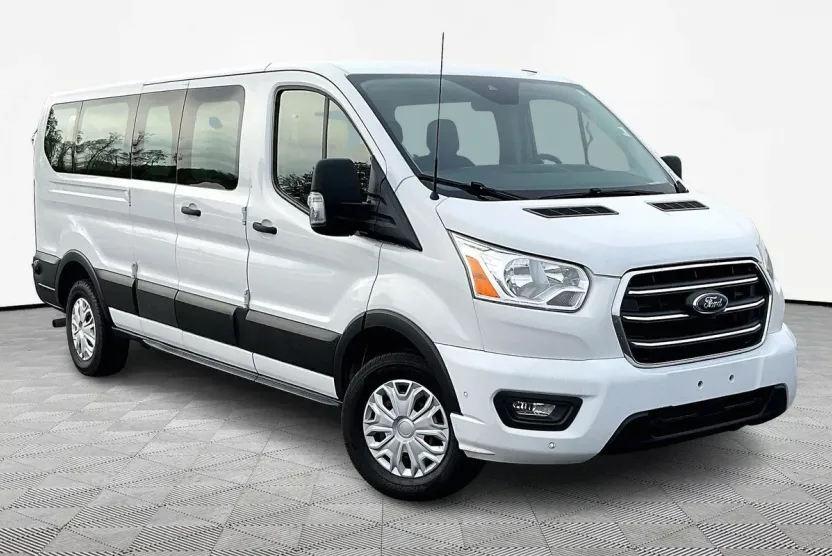 2020 Ford Transit Passenger XLT photo 1