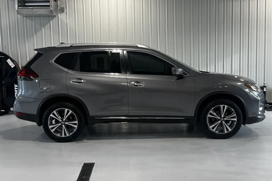 2018 Nissan Rogue SL photo 1