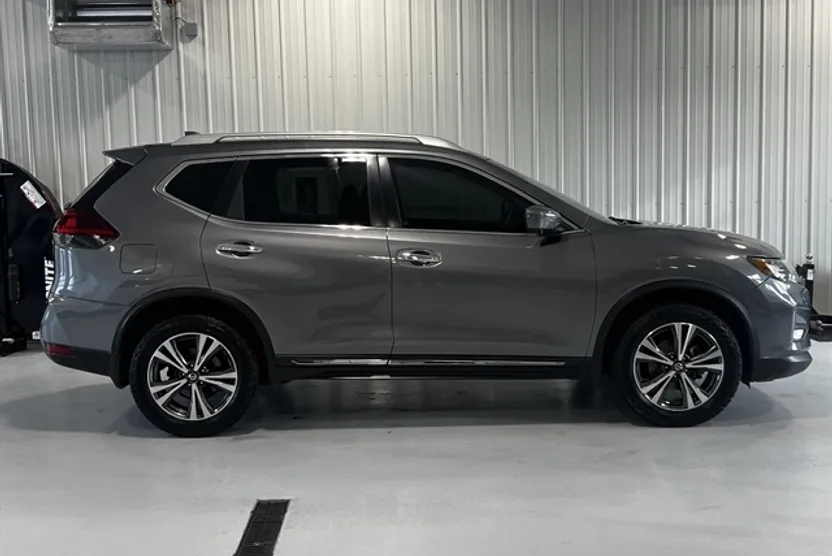 2018 Nissan Rogue SL photo 1