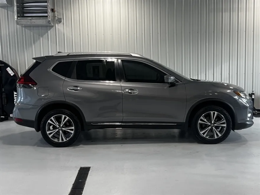2018 Nissan Rogue SL photo 1