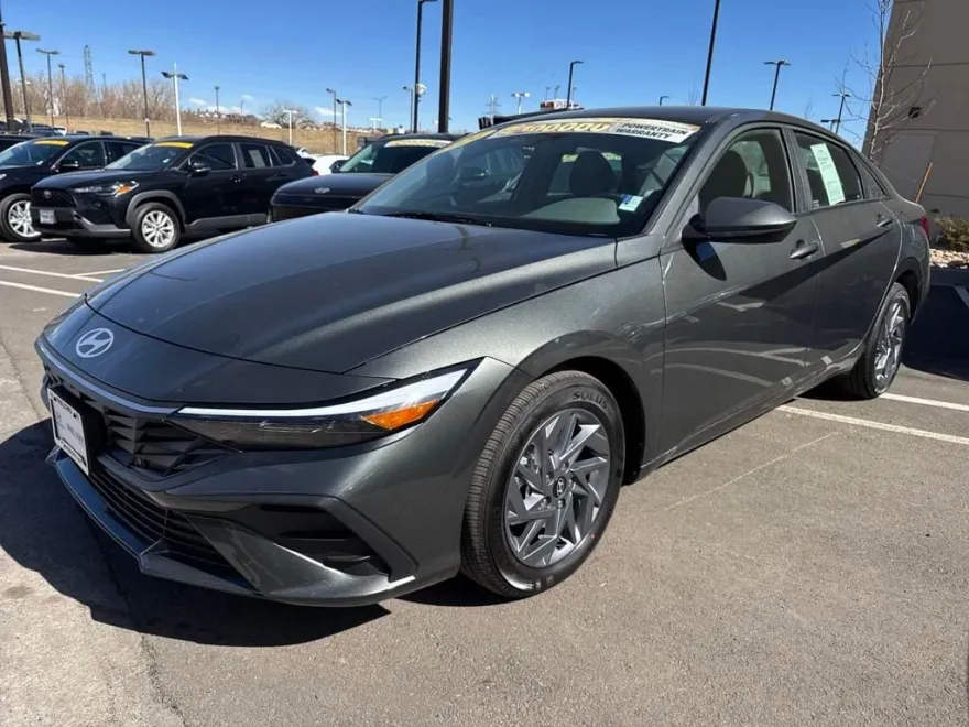 2024 Hyundai Elantra SEL photo 1