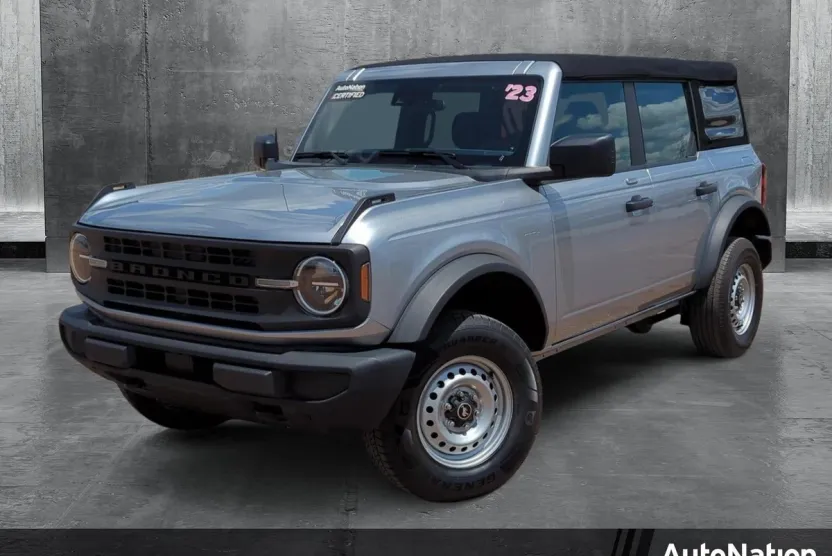 2023 Ford Bronco Base photo 1