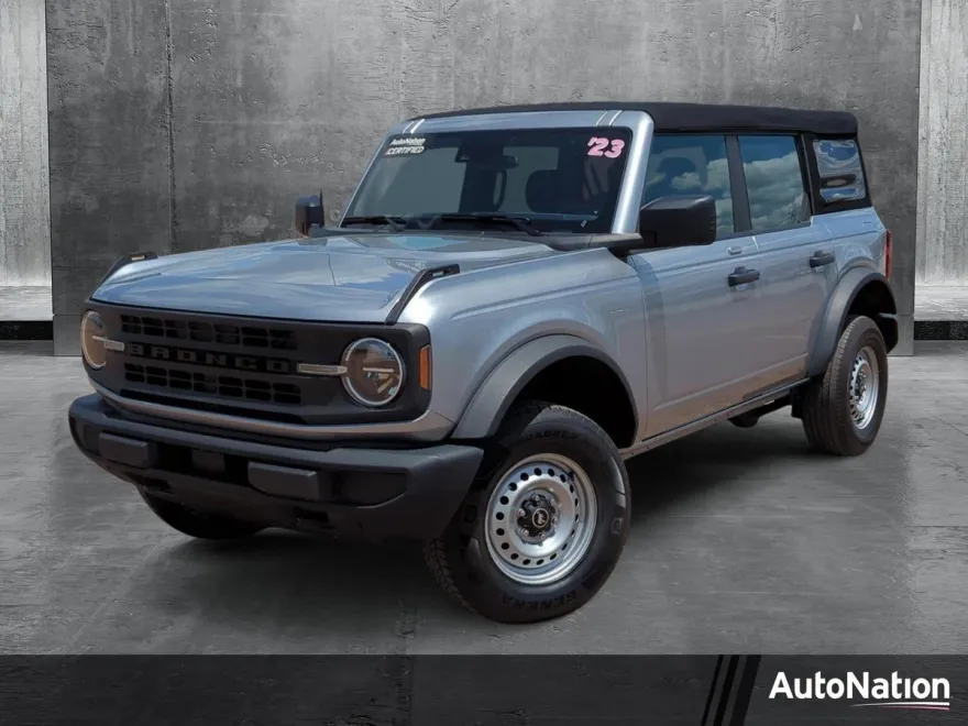 2023 Ford Bronco Base photo 1