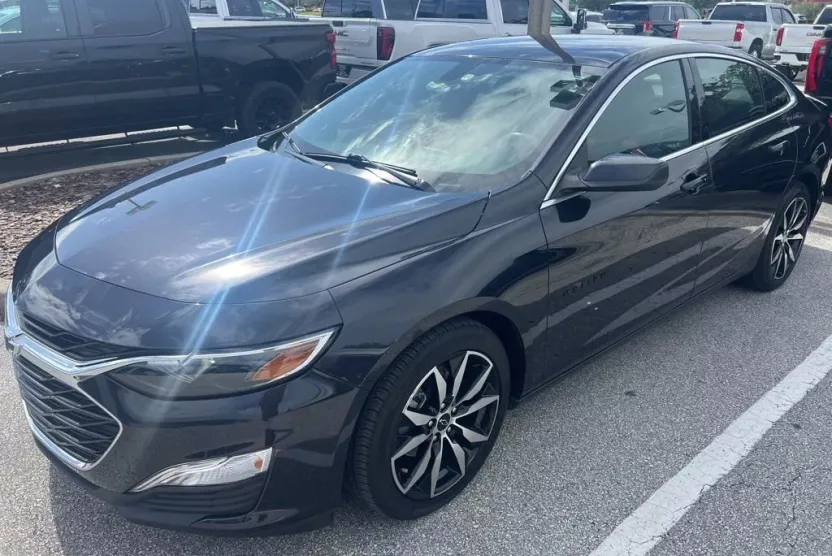 2022 Chevrolet Malibu RS photo 1