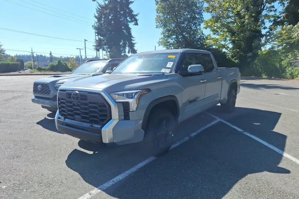 2023 Toyota Tundra Limited CrewMax photo 1