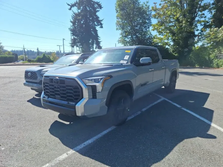 2023 Toyota Tundra Limited CrewMax photo 1