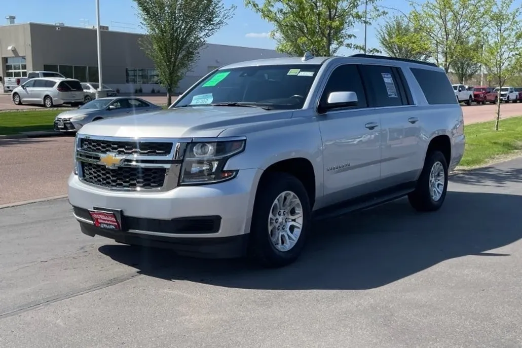 2020 Chevrolet Suburban LT photo 1