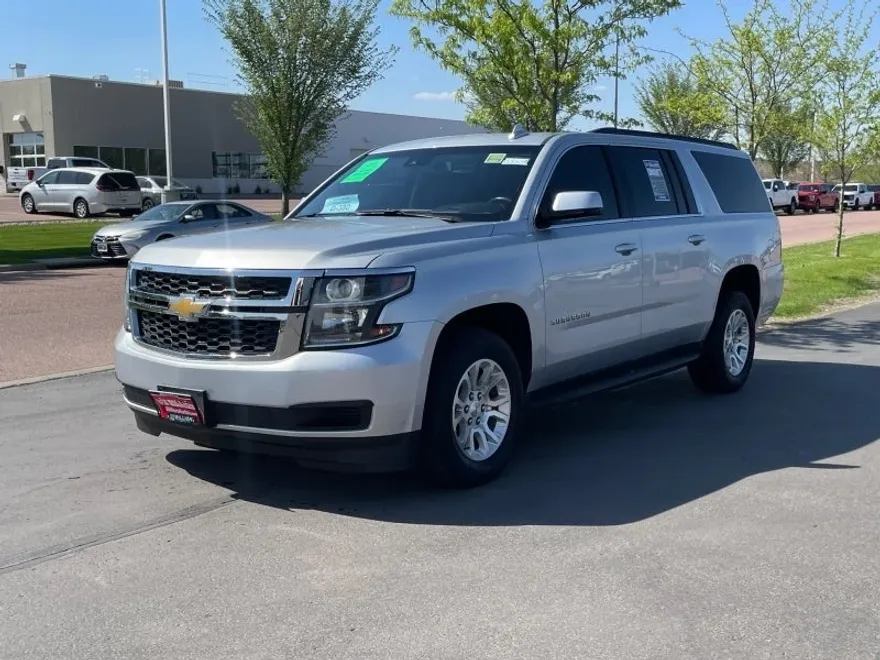 2020 Chevrolet Suburban LT photo 1