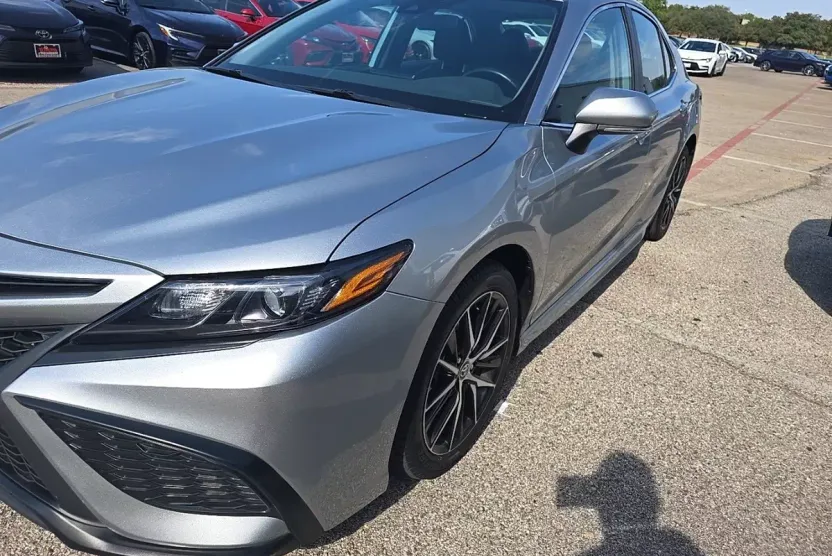 2023 Toyota Camry SE photo 1