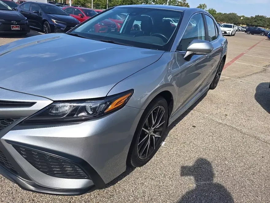 2023 Toyota Camry SE photo 1