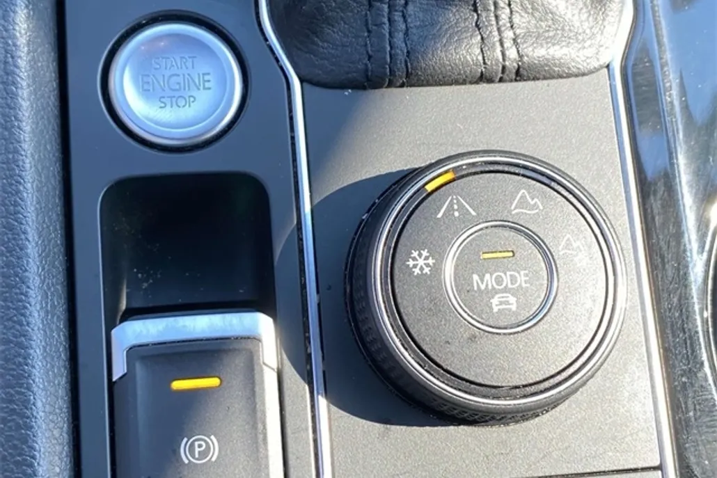 2020 Volkswagen Atlas Cross Sport SEL photo 1