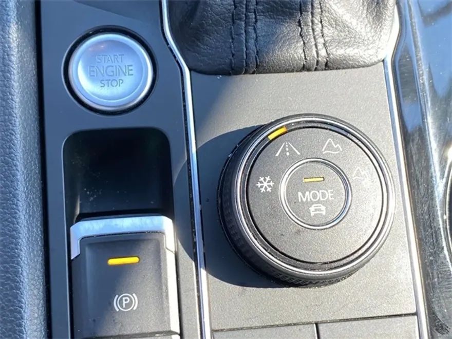 2020 Volkswagen Atlas Cross Sport SEL photo 1