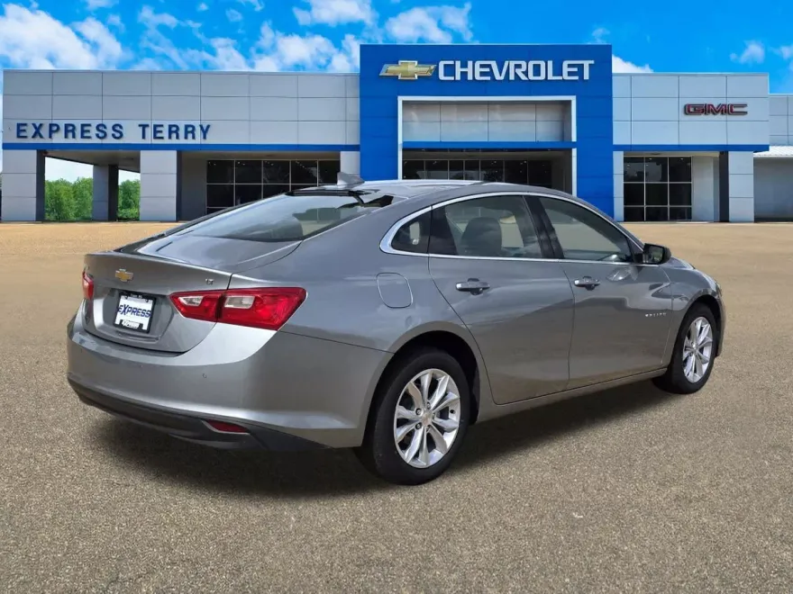 2024 Chevrolet Malibu 1LT photo 1
