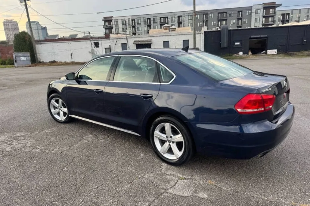 2014 Volkswagen Passat S photo 1