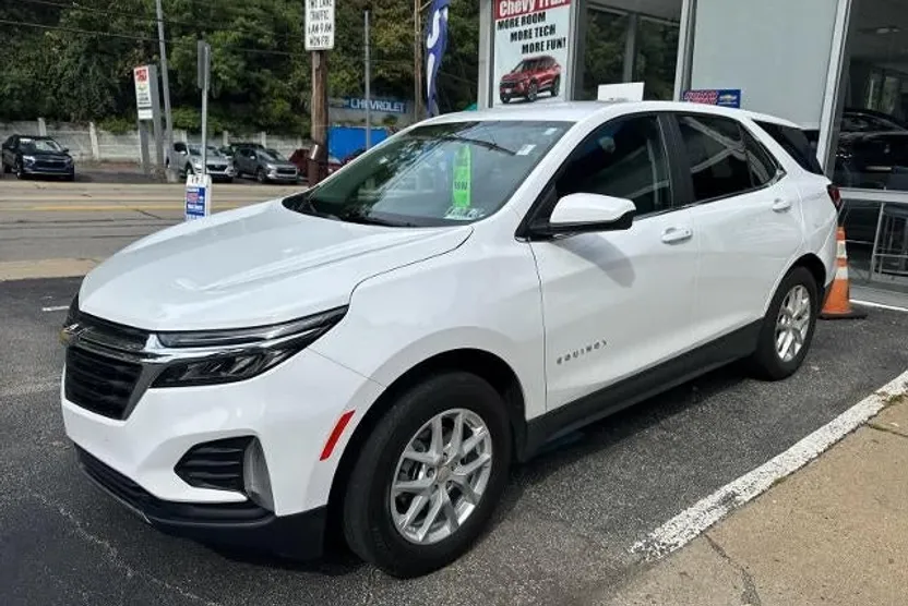 2023 Chevrolet Equinox LT photo 1