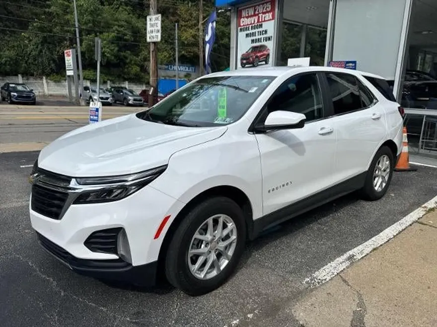 2023 Chevrolet Equinox LT photo 1