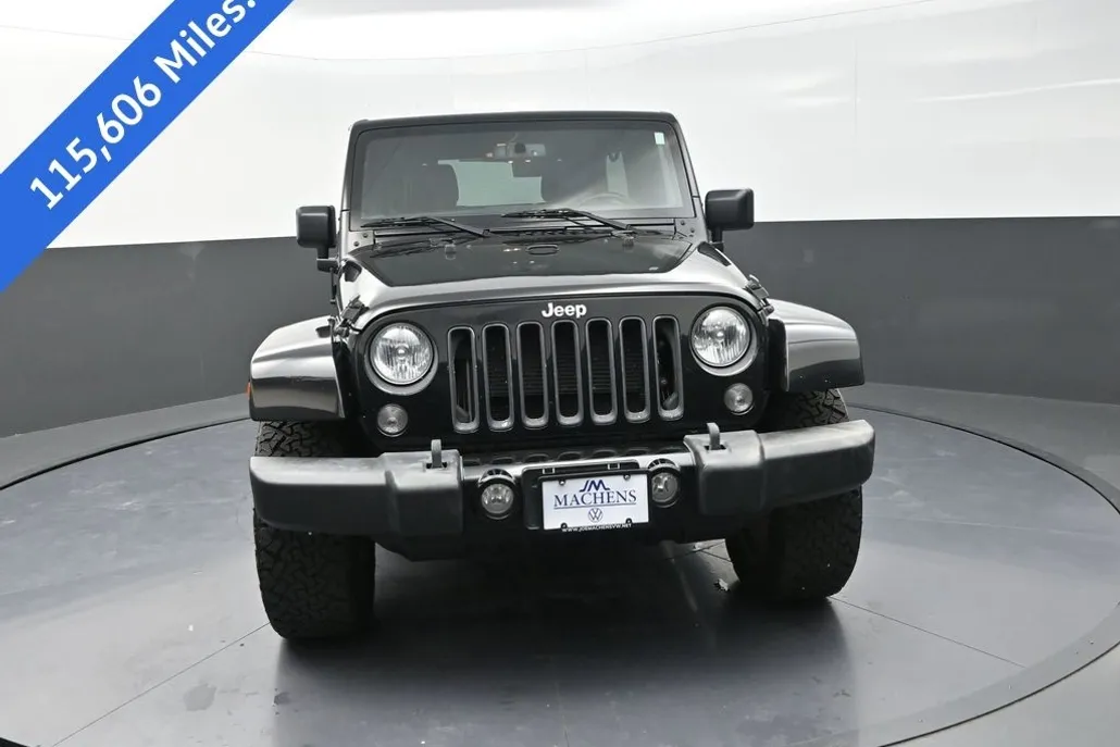 2016 Jeep Wrangler Unlimited Sahara photo 1