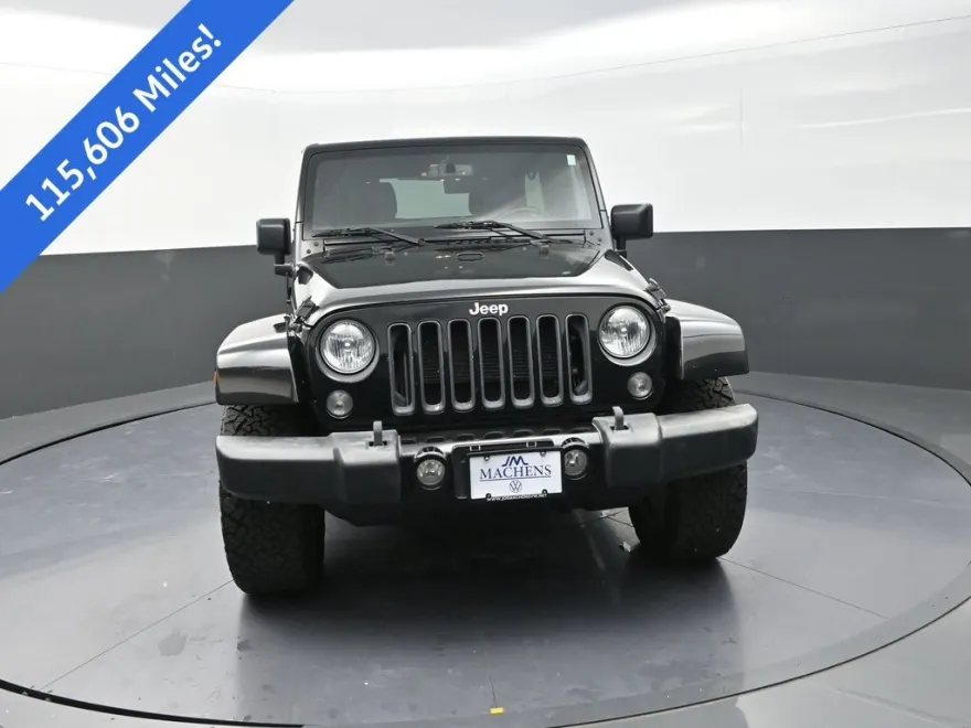 2016 Jeep Wrangler Unlimited Sahara photo 1
