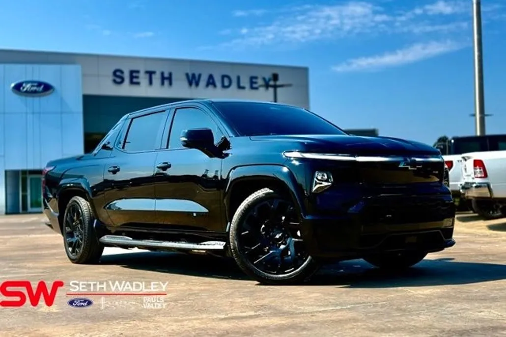 2024 Chevrolet Silverado EV RST photo 1