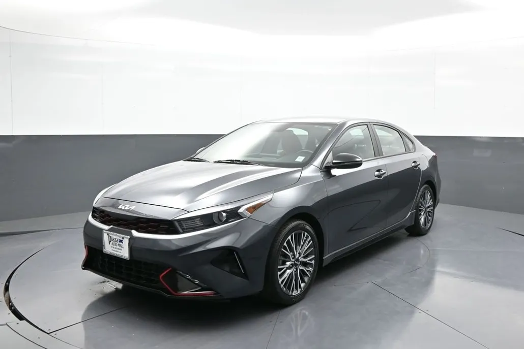2023 Kia Forte GT-Line photo 1
