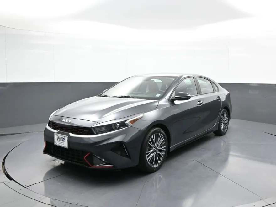 2023 Kia Forte GT-Line photo 1