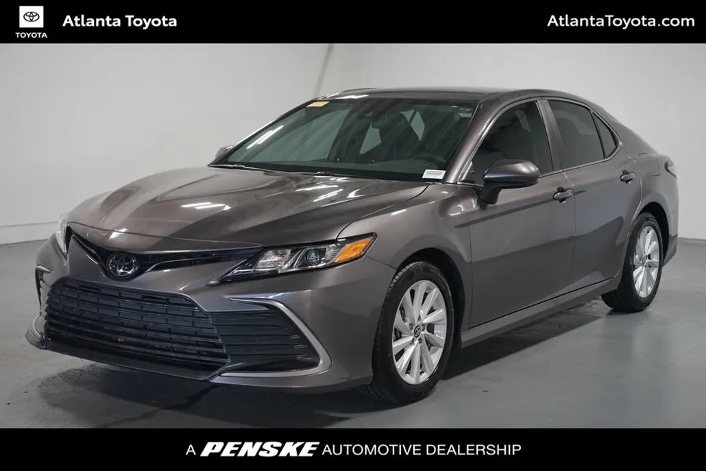 2022 Toyota Camry LE photo 1