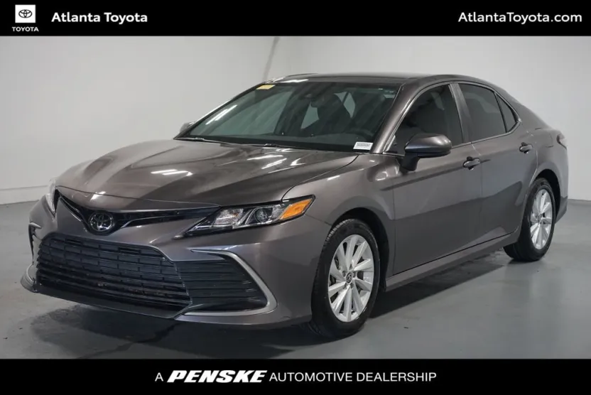 2022 Toyota Camry LE photo 1