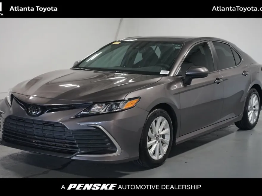 2022 Toyota Camry LE photo 1