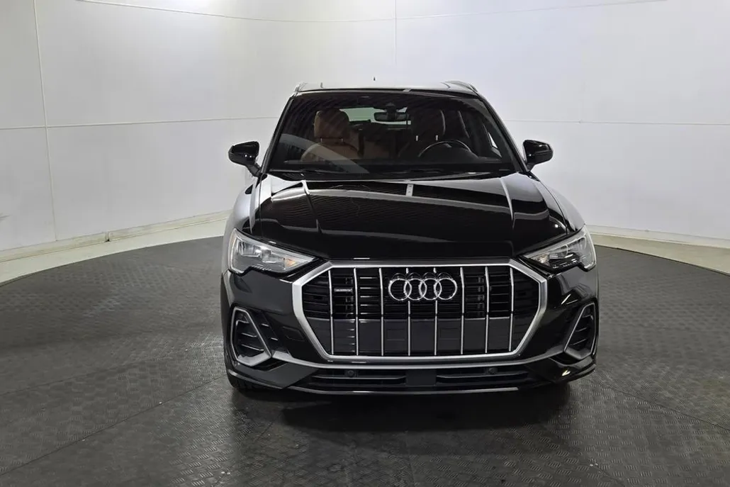 2022 Audi Q3 S line Premium photo 1