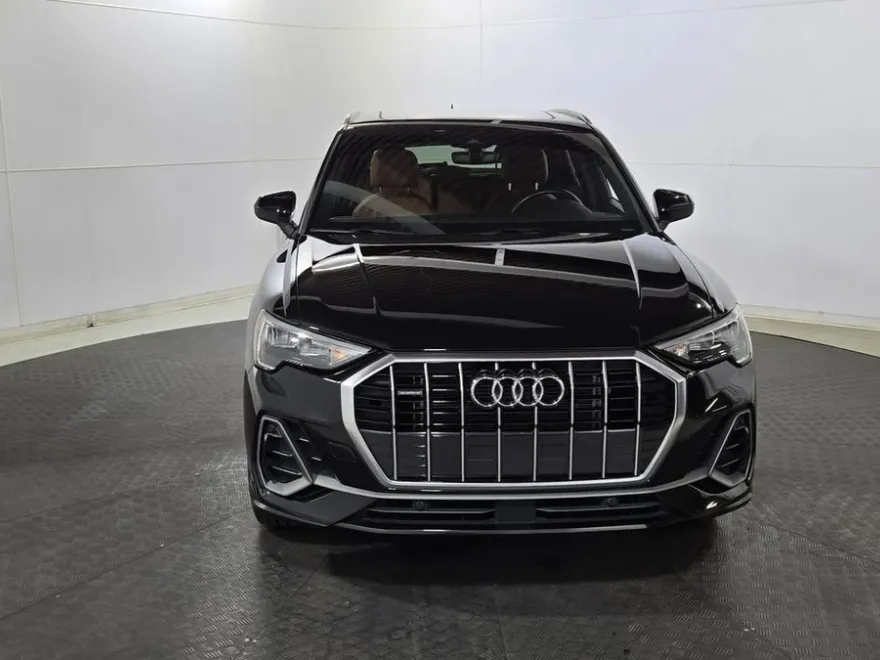 2022 Audi Q3 S line Premium photo 1