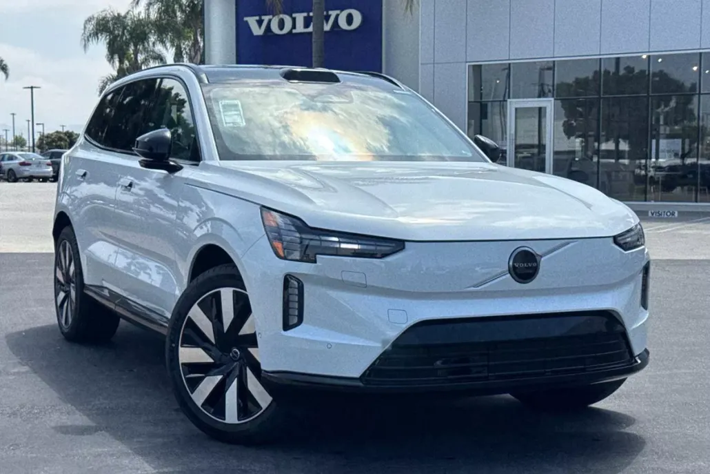 2025 Volvo EX90 Twin Motor Plus photo 1
