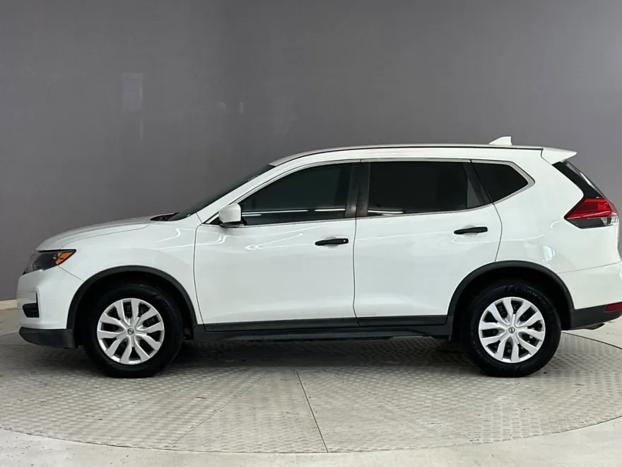 2017 Nissan Rogue S photo 1
