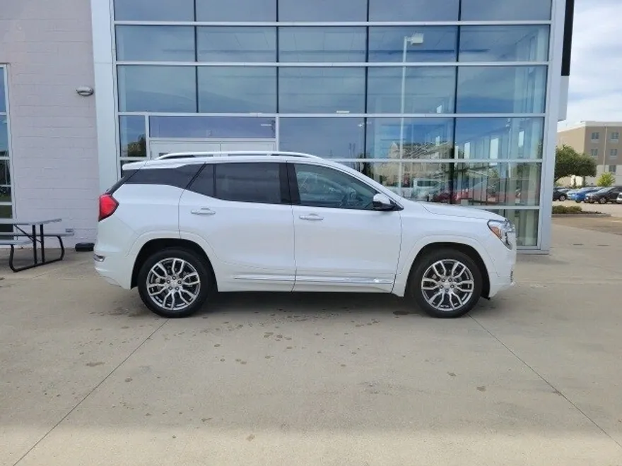 2024 Gmc Terrain Denali photo 1
