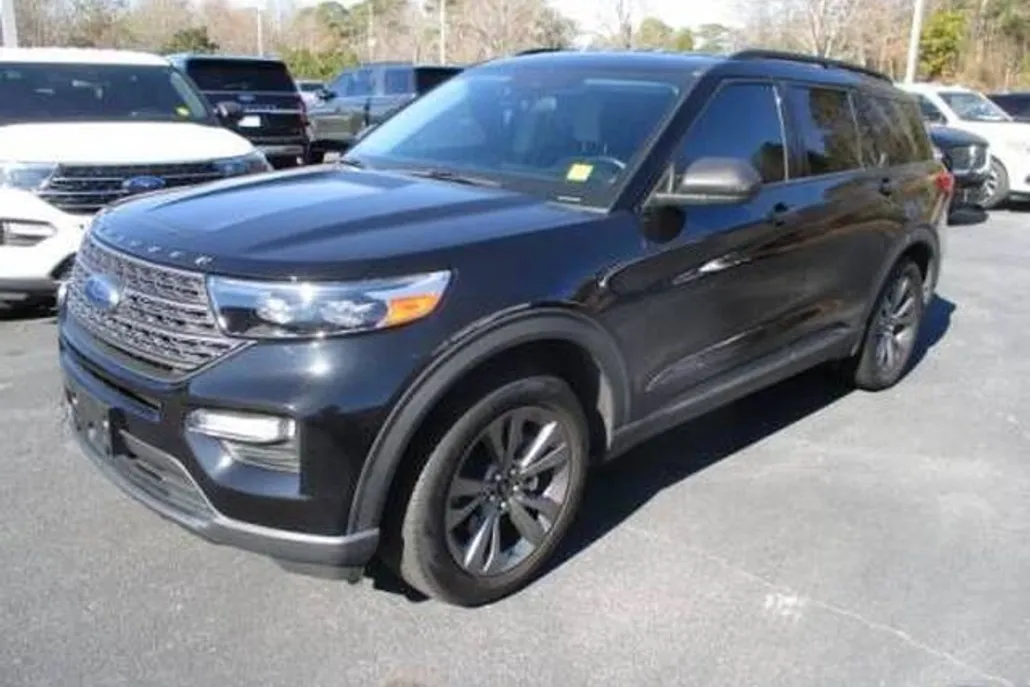 2021 Ford Explorer XLT photo 1