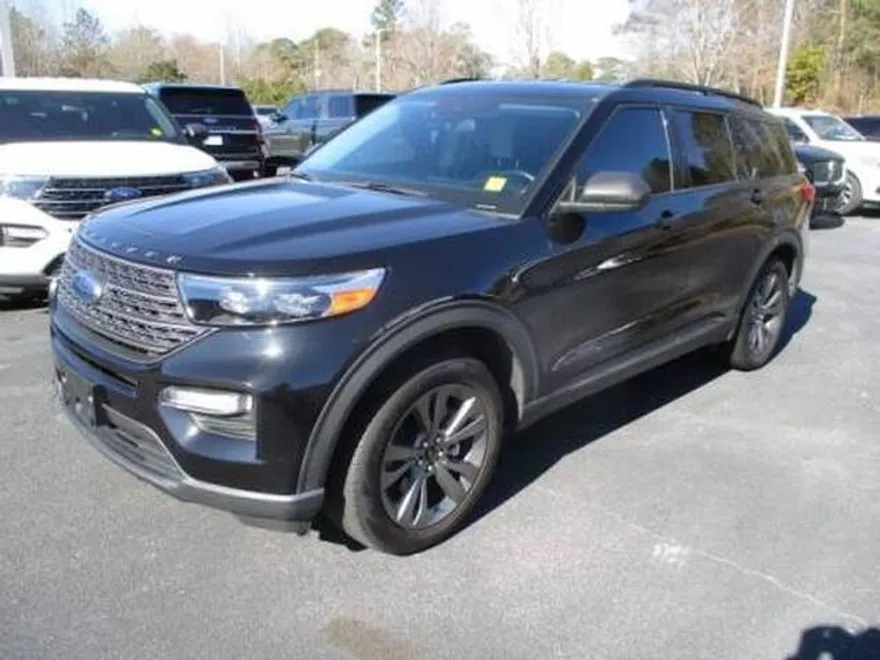 2021 Ford Explorer XLT photo 1