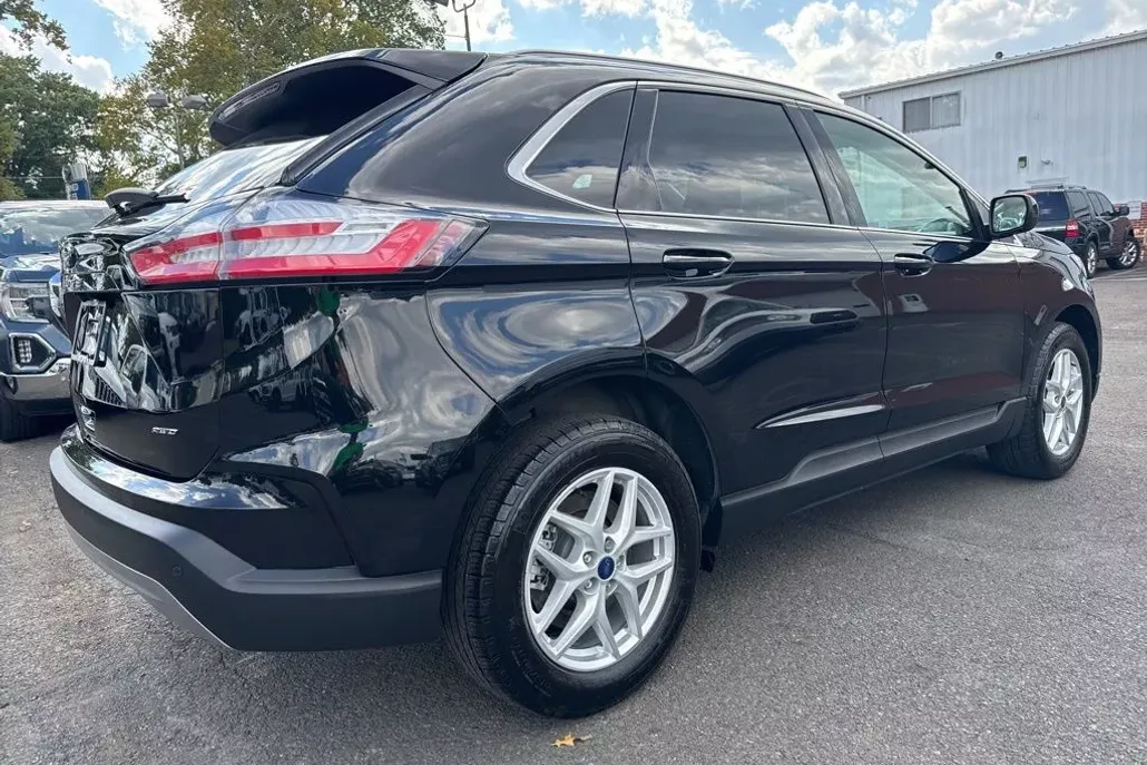 2022 Ford Edge SEL photo 1