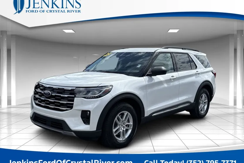 2025 Ford Explorer photo 1