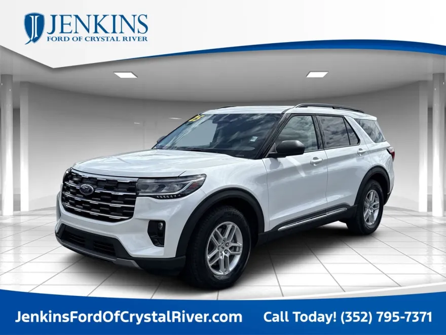 2025 Ford Explorer photo 1