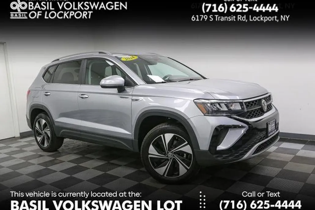 2024 Volkswagen Taos SE photo 1