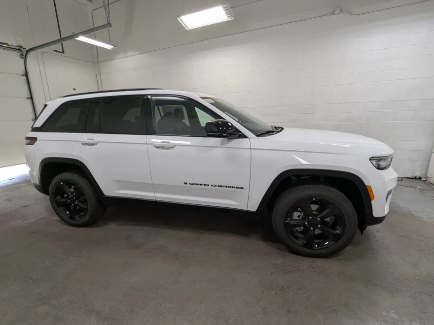 2025 Jeep Grand Cherokee Limited photo 1
