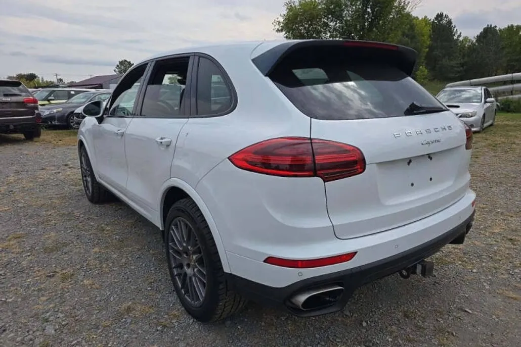 2017 Porsche Cayenne photo 1