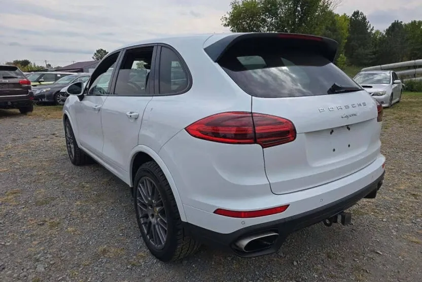 2017 Porsche Cayenne photo 1