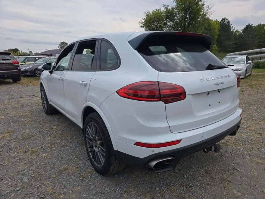 2017 Porsche Cayenne photo 1