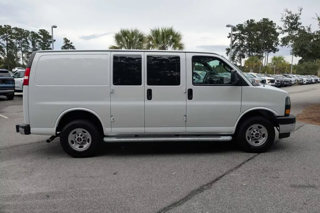 2024 Gmc Savana Cargo 2500 photo 1